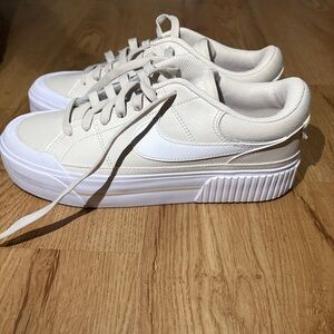 Nike Women Legacy Court Shoes